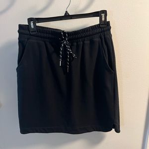 Comfortable navy skirt with front pockets